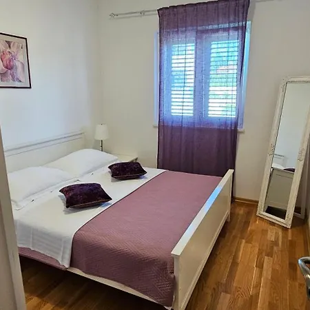 Lara בית נופש *