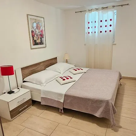 Holiday home Lara Pridraga